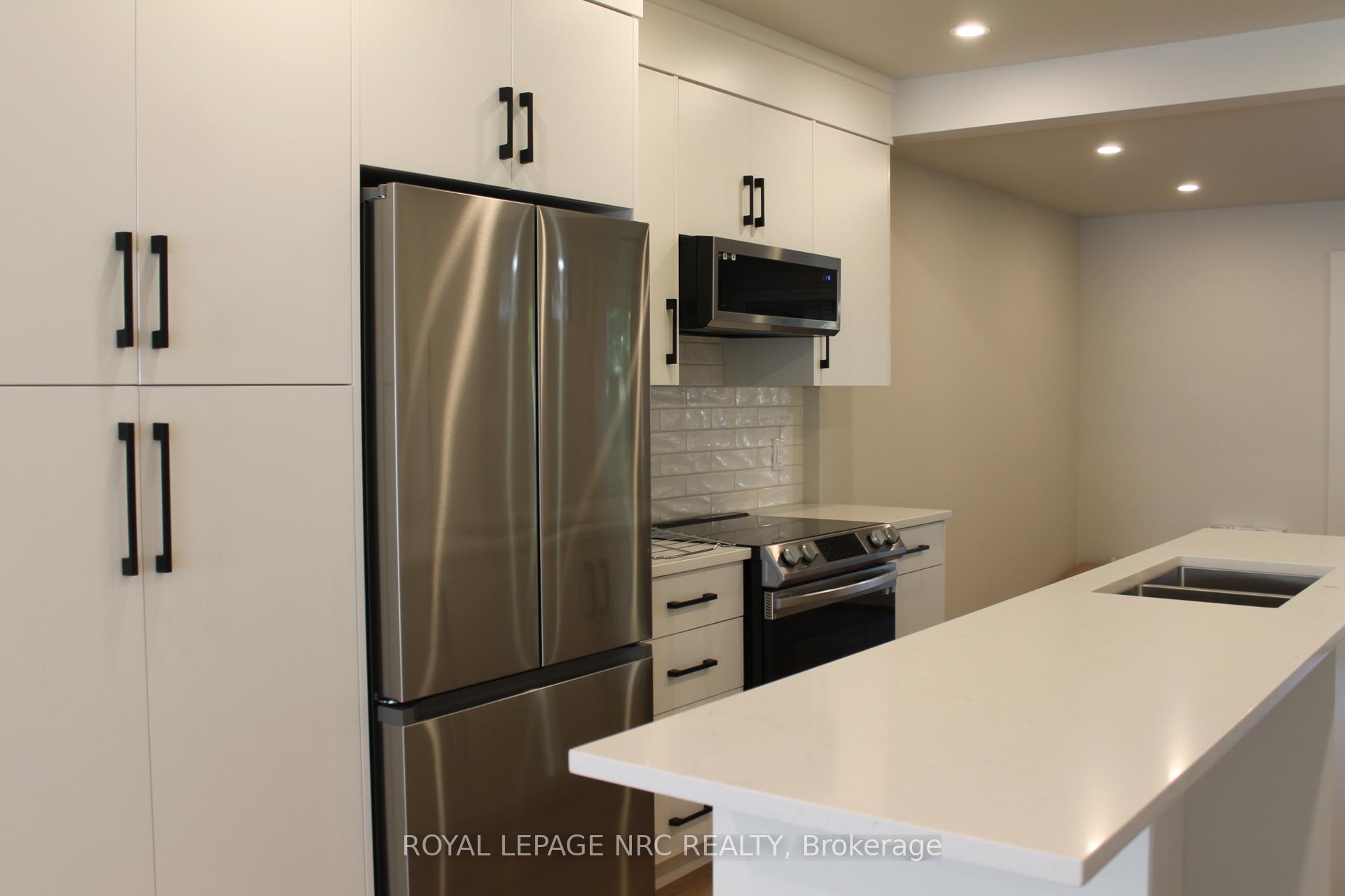 Photo 4 of 36 Montebello Place, St. Catharines, Downtown — HOMEH