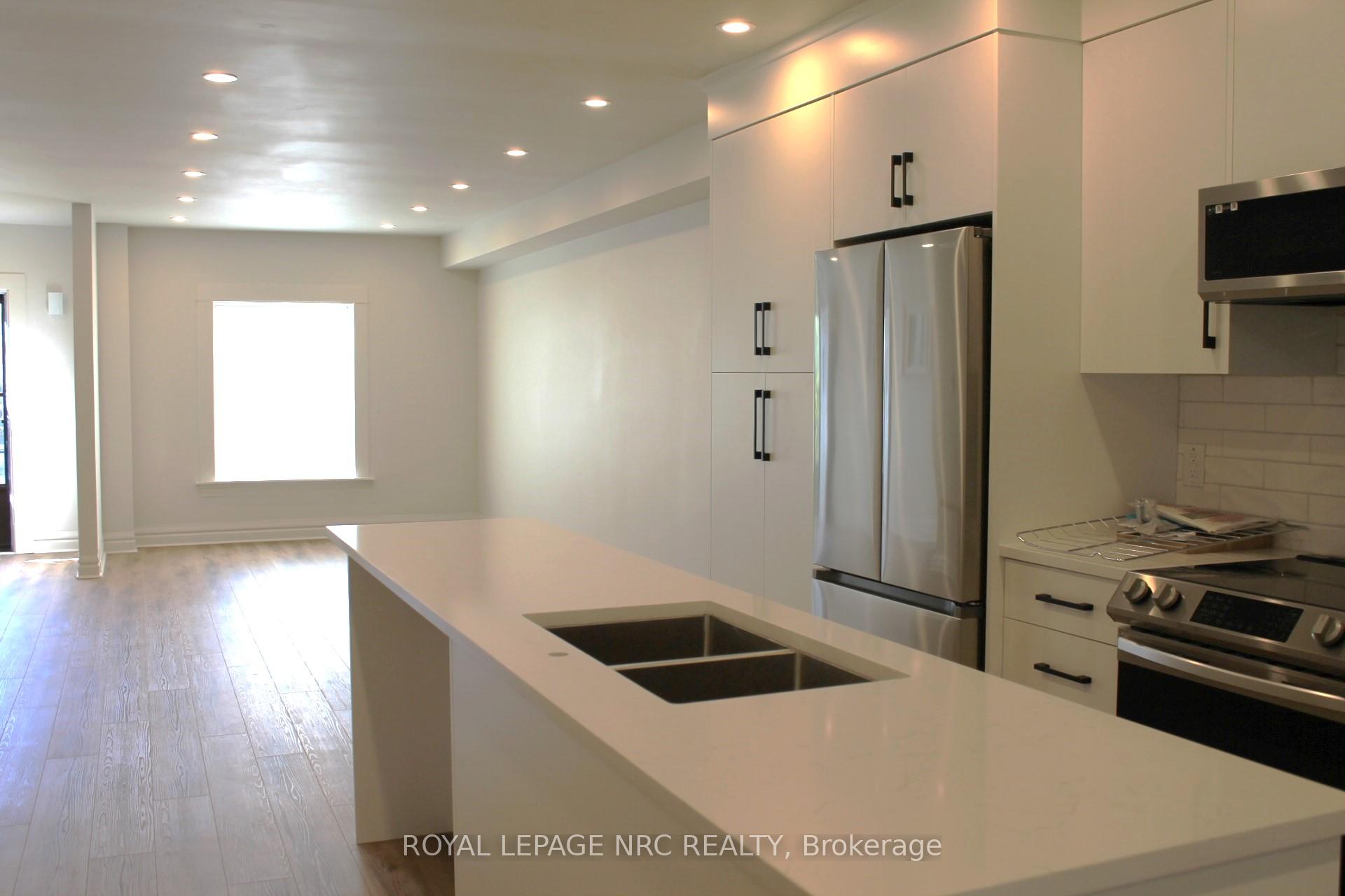 Photo 5 of 36 Montebello Place, St. Catharines, Downtown — HOMEH