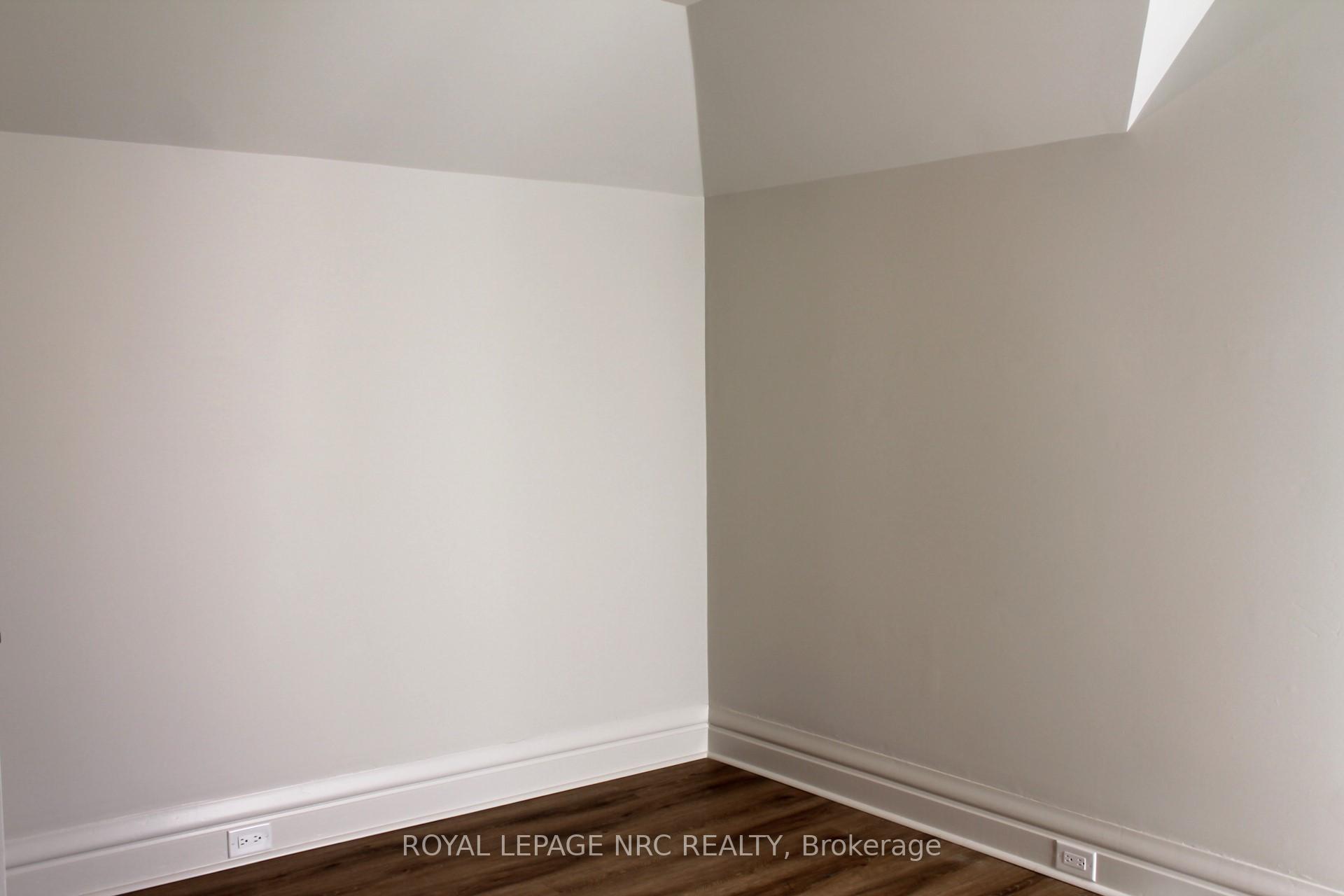 Photo 13 of 36 Montebello Place, St. Catharines, Downtown — HOMEH
