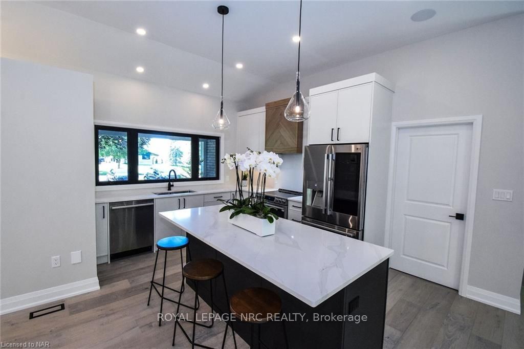 Photo 13 of 17 Parklane Crescent, St. Catharines, Glendale/Glenridge — HOMEH