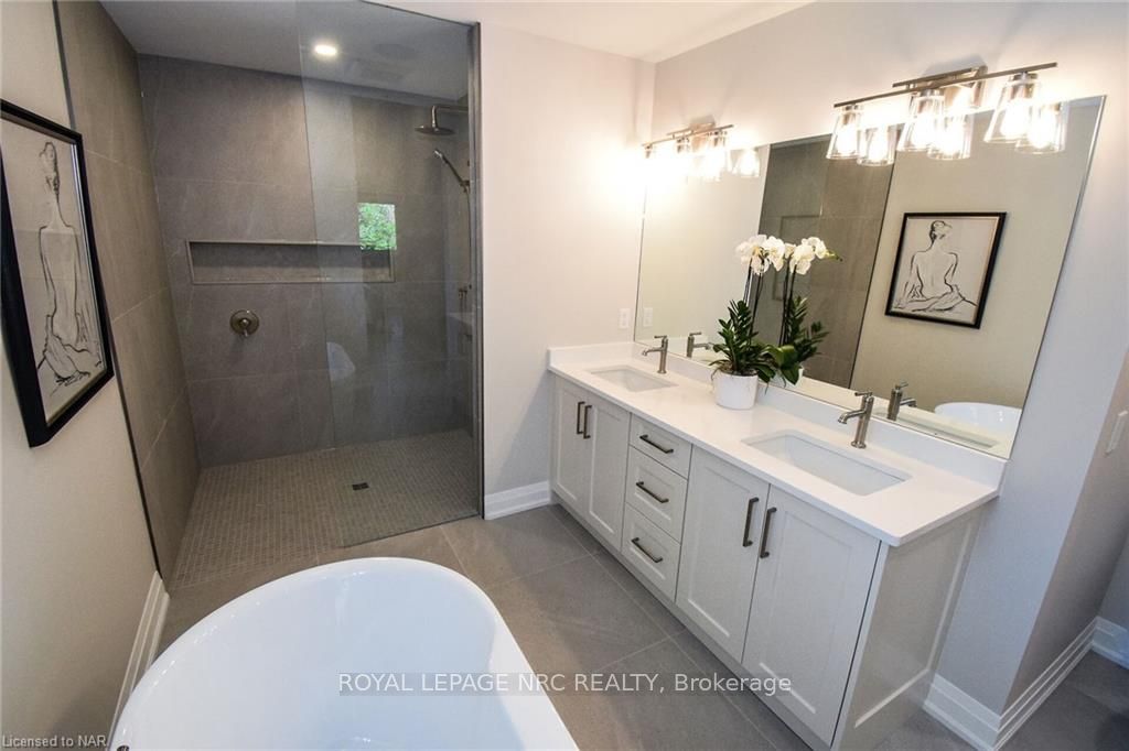 Photo 32 of 17 Parklane Crescent, St. Catharines, Glendale/Glenridge — HOMEH