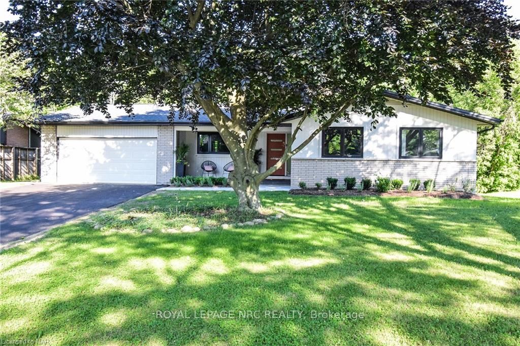 Photo 2 of 17 Parklane Crescent, St. Catharines, Glendale/Glenridge — HOMEH