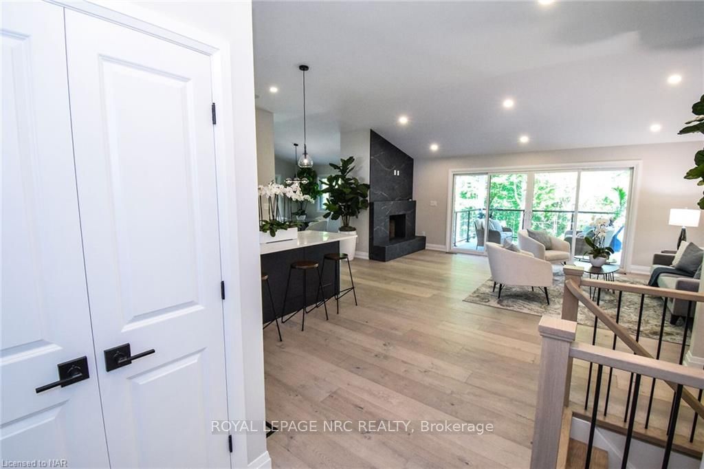 Photo 4 of 17 Parklane Crescent, St. Catharines, Glendale/Glenridge — HOMEH