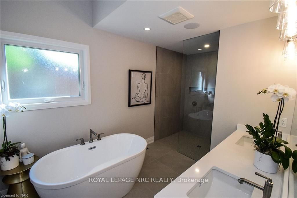 Photo 30 of 17 Parklane Crescent, St. Catharines, Glendale/Glenridge — HOMEH