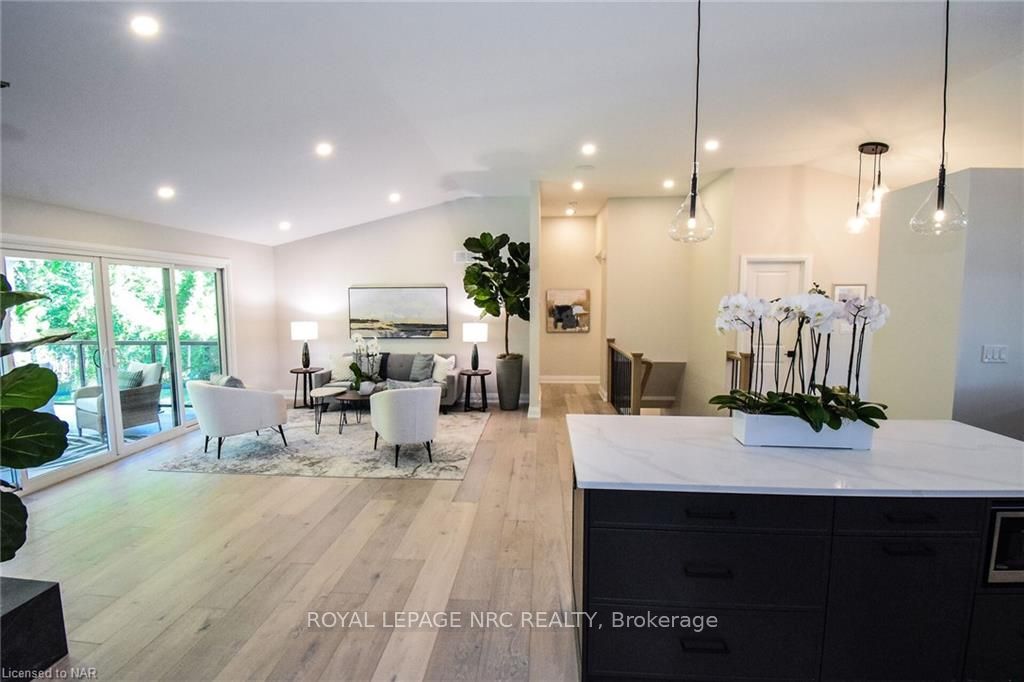 Photo 11 of 17 Parklane Crescent, St. Catharines, Glendale/Glenridge — HOMEH