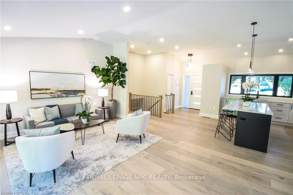 Photo 16 of 17 Parklane Crescent, St. Catharines, Glendale/Glenridge — HOMEH