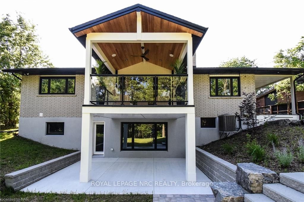 Photo 1 of 17 Parklane Crescent, St. Catharines, Glendale/Glenridge — HOMEH