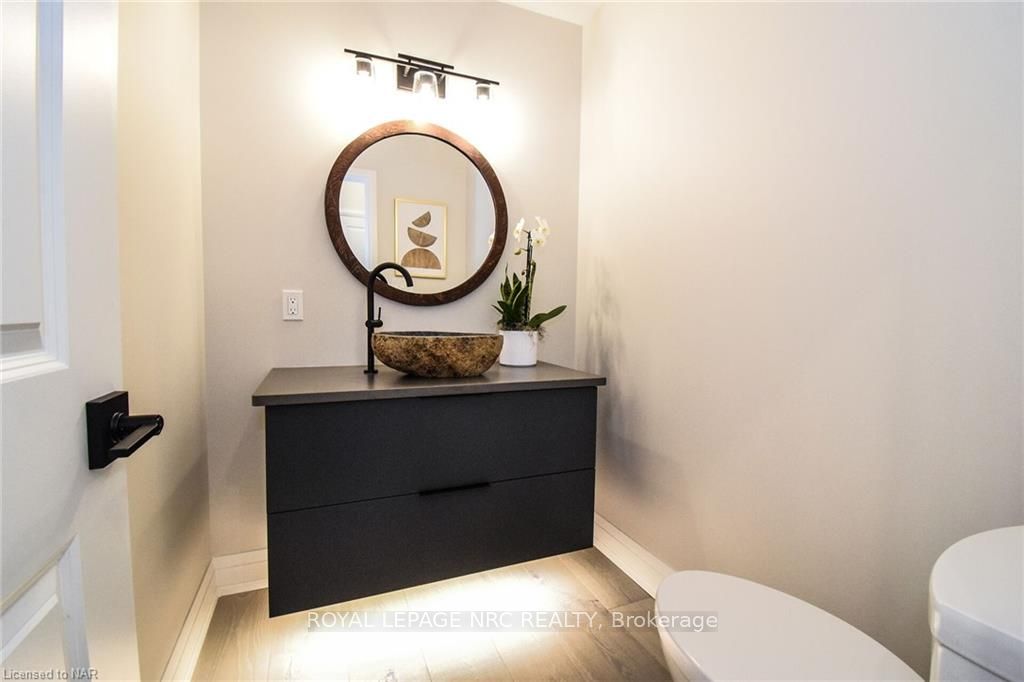 Photo 5 of 17 Parklane Crescent, St. Catharines, Glendale/Glenridge — HOMEH