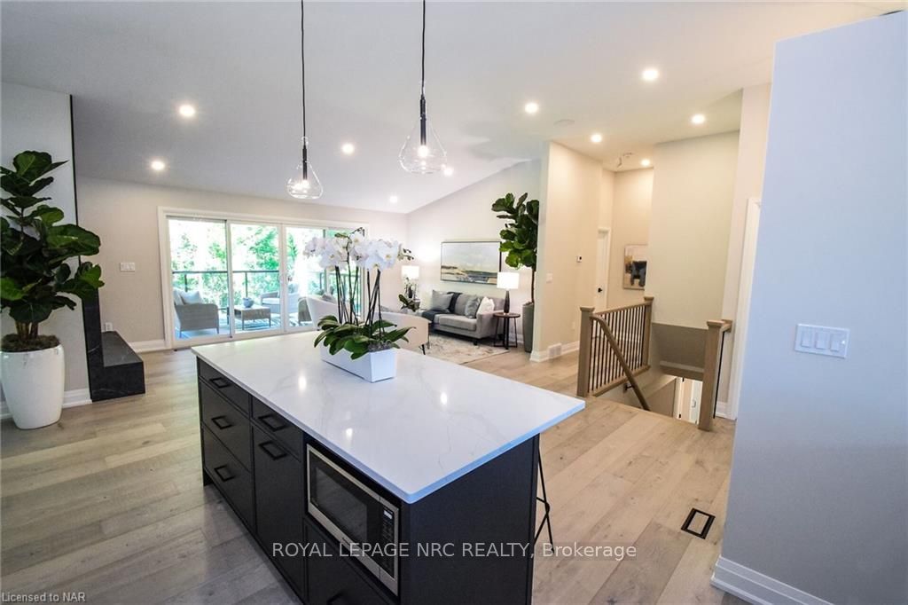 Photo 9 of 17 Parklane Crescent, St. Catharines, Glendale/Glenridge — HOMEH