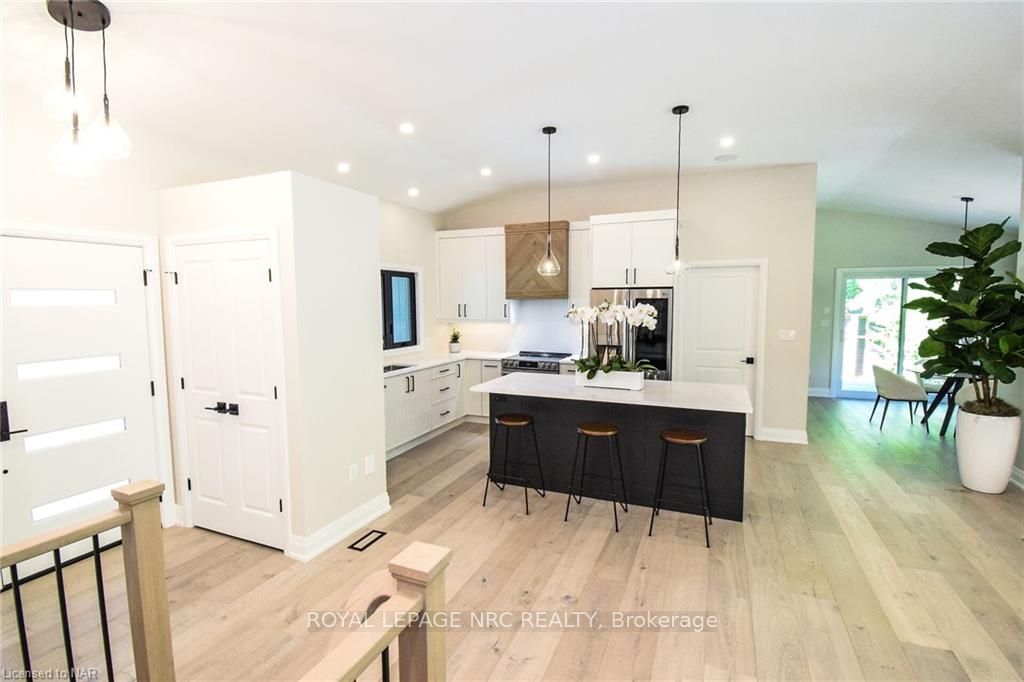 Photo 12 of 17 Parklane Crescent, St. Catharines, Glendale/Glenridge — HOMEH