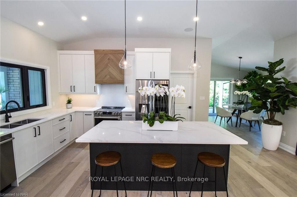 Photo 8 of 17 Parklane Crescent, St. Catharines, Glendale/Glenridge — HOMEH