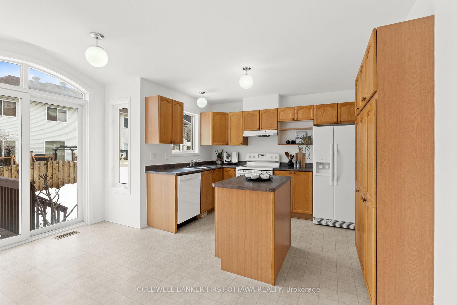 Photo 10 of 18 Staten Way, Ottawa, Central Park — HOMEH