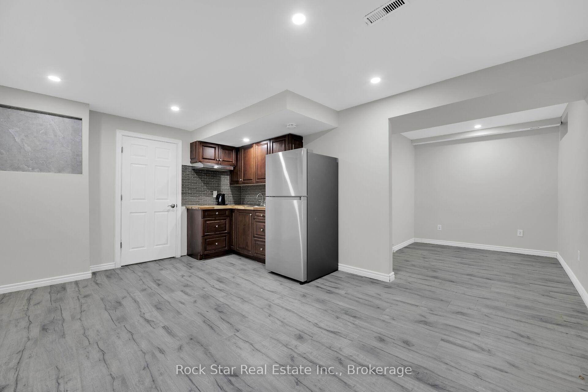 Photo 32 of 75 Queen Victoria Drive, Hamilton, Quinndale — HOMEH
