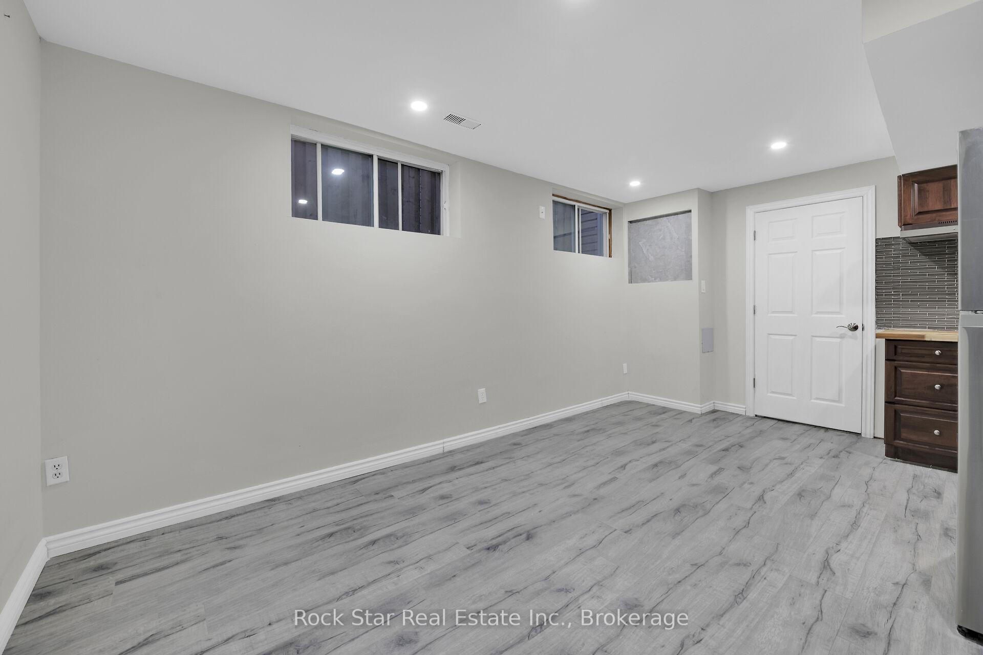 Photo 33 of 75 Queen Victoria Drive, Hamilton, Quinndale — HOMEH