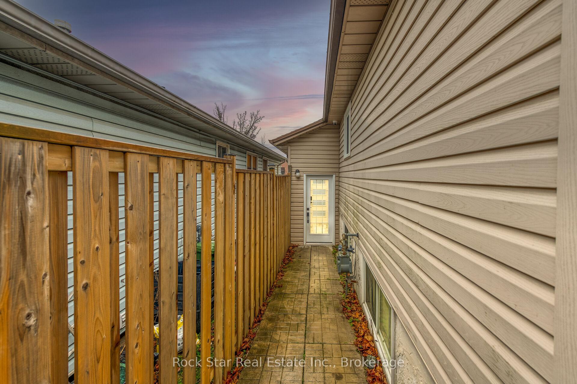 Photo 36 of 75 Queen Victoria Drive, Hamilton, Quinndale — HOMEH