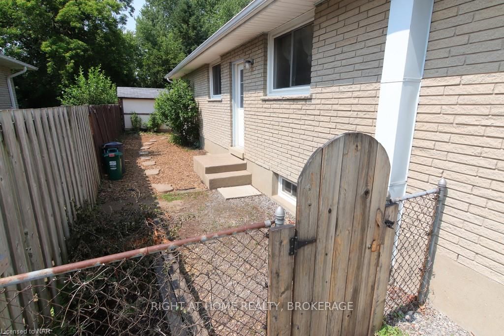 Photo 5 of 63 Louis Avenue, St. Catharines, Bunting/Linwell — HOMEH