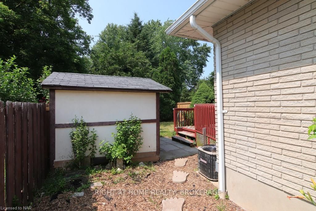 Photo 8 of 63 Louis Avenue, St. Catharines, Bunting/Linwell — HOMEH