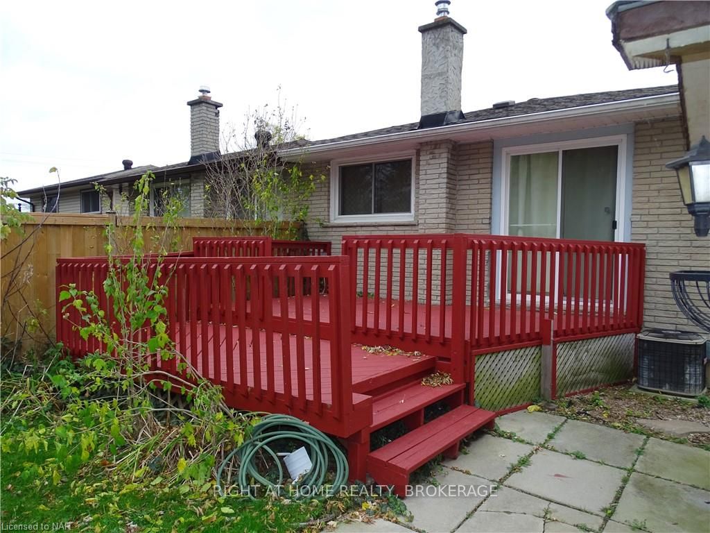 Photo 10 of 63 Louis Avenue, St. Catharines, Bunting/Linwell — HOMEH