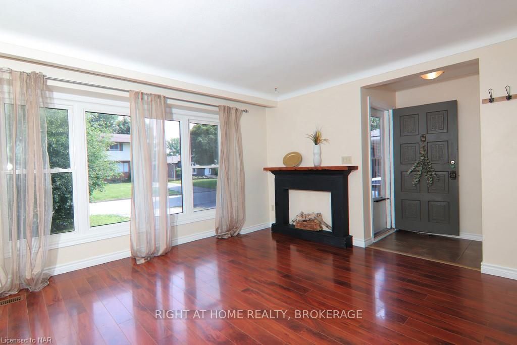Photo 16 of 63 Louis Avenue, St. Catharines, Bunting/Linwell — HOMEH
