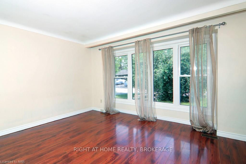 Photo 17 of 63 Louis Avenue, St. Catharines, Bunting/Linwell — HOMEH