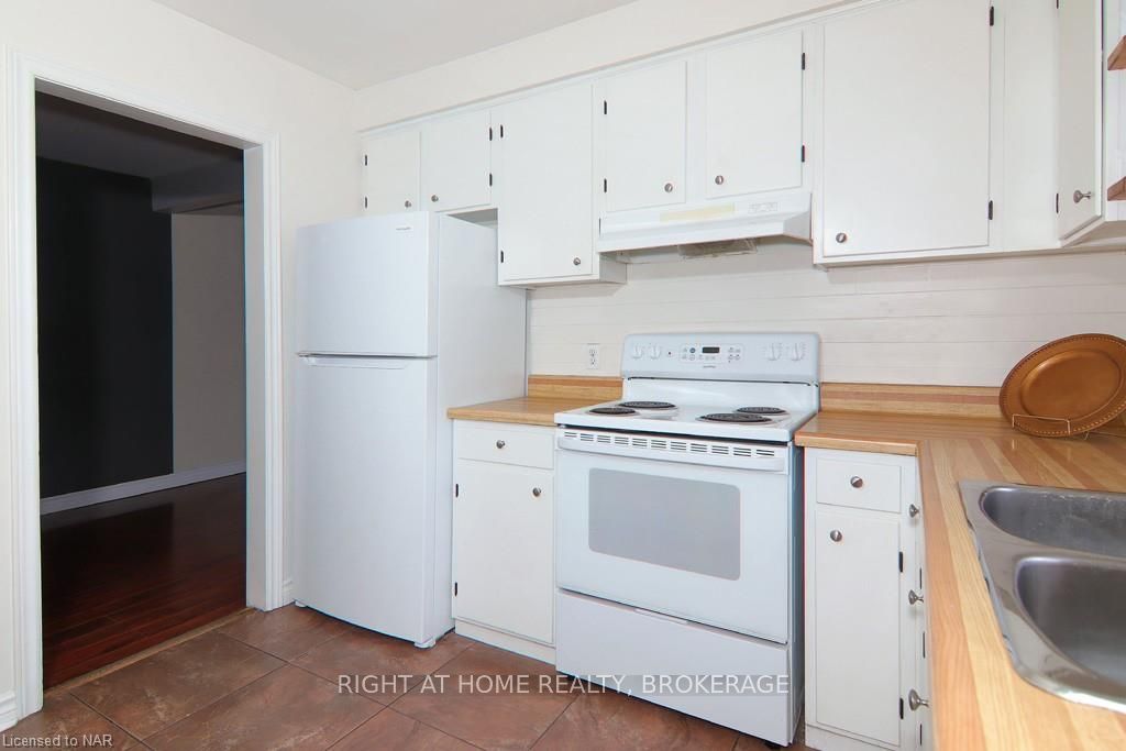 Photo 21 of 63 Louis Avenue, St. Catharines, Bunting/Linwell — HOMEH