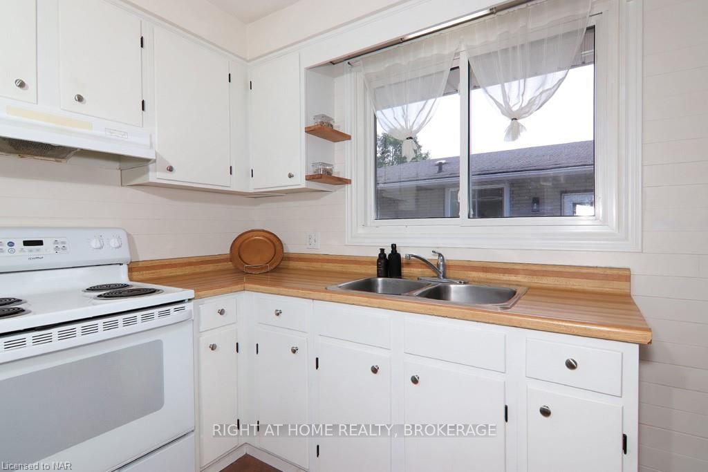 Photo 23 of 63 Louis Avenue, St. Catharines, Bunting/Linwell — HOMEH