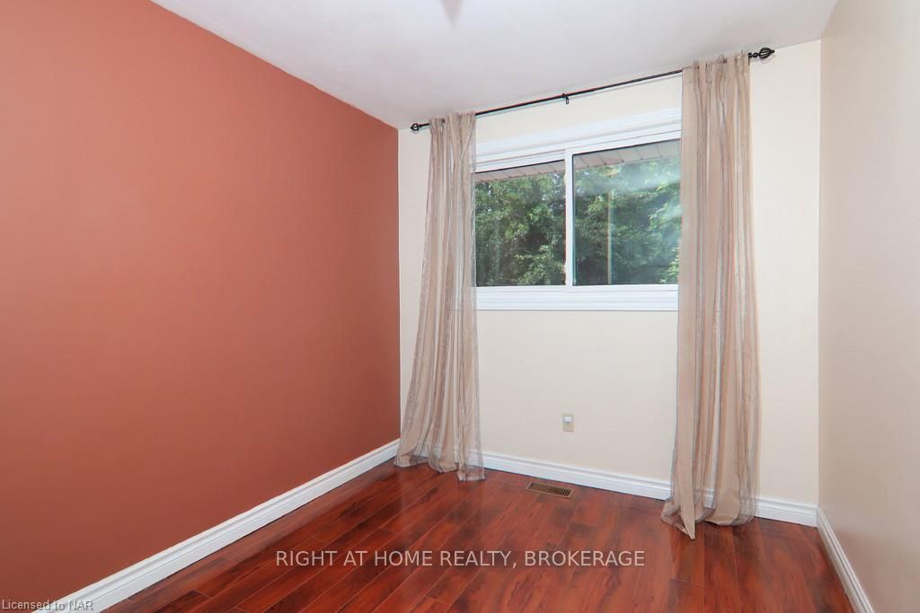 Photo 27 of 63 Louis Avenue, St. Catharines, Bunting/Linwell — HOMEH