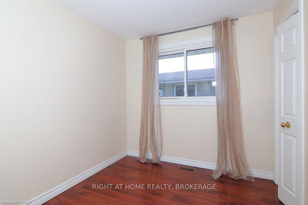 Photo 28 of 63 Louis Avenue, St. Catharines, Bunting/Linwell — HOMEH