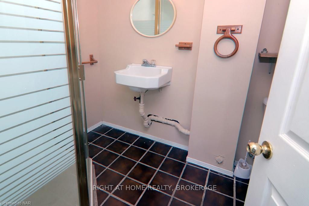 Photo 34 of 63 Louis Avenue, St. Catharines, Bunting/Linwell — HOMEH