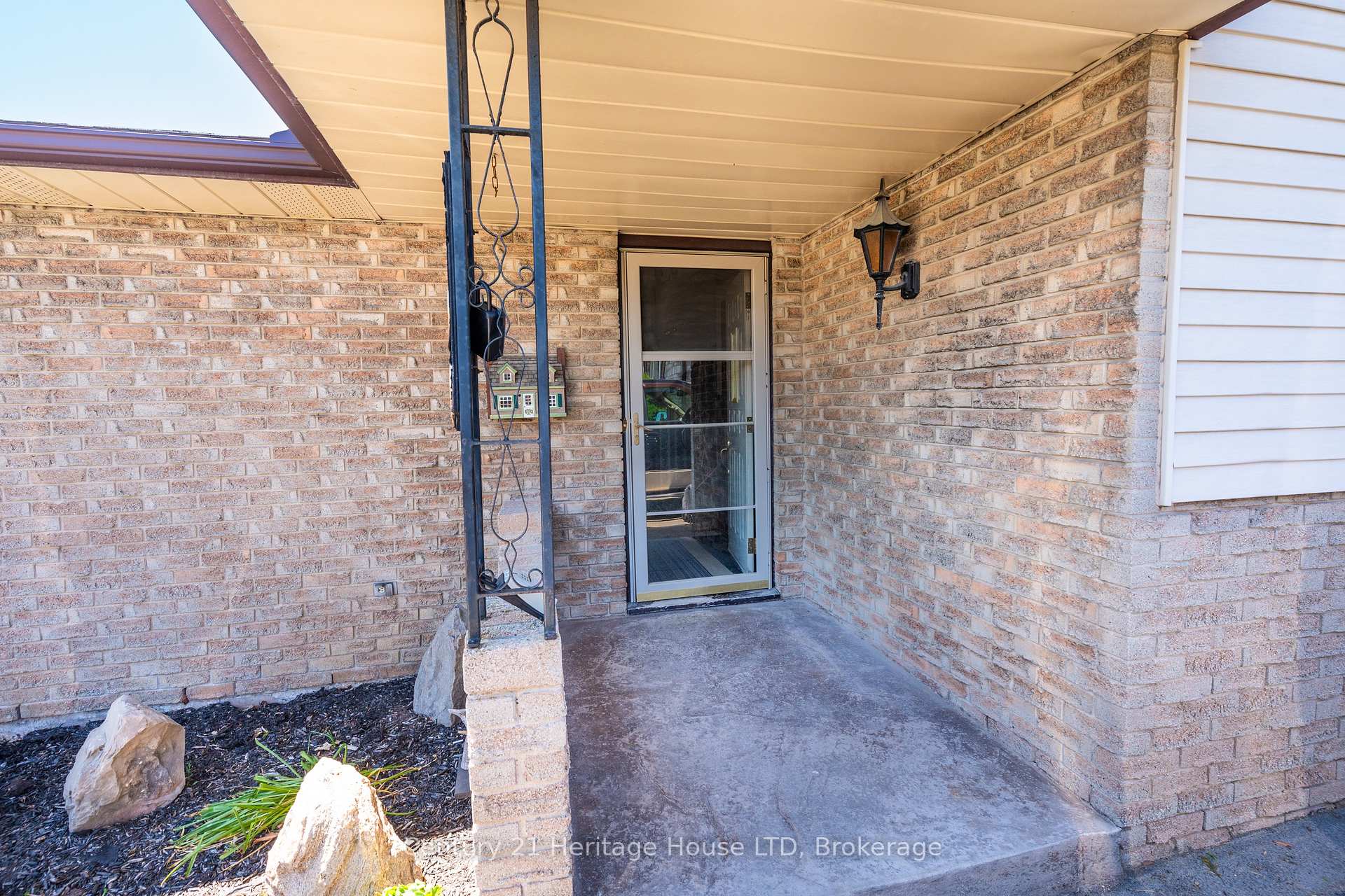 Photo 8 of 130 St Davids Rd, St. Catharines, Burleigh Hill — HOMEH