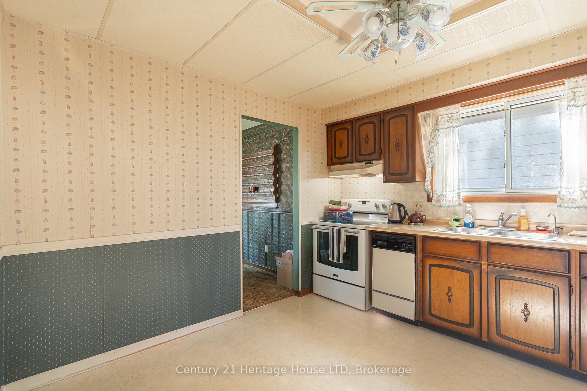 Photo 14 of 130 St Davids Rd, St. Catharines, Burleigh Hill — HOMEH
