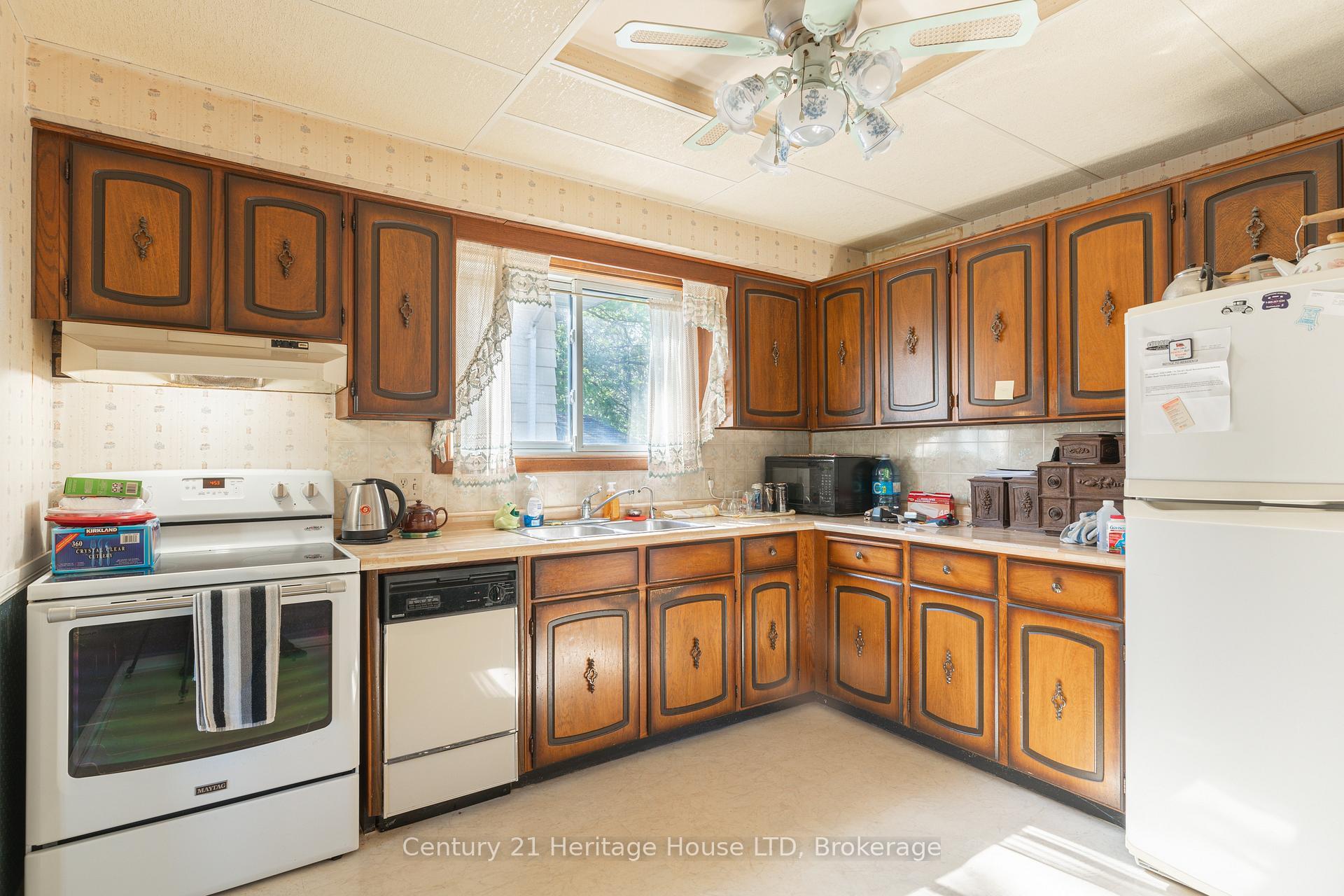 Photo 15 of 130 St Davids Rd, St. Catharines, Burleigh Hill — HOMEH