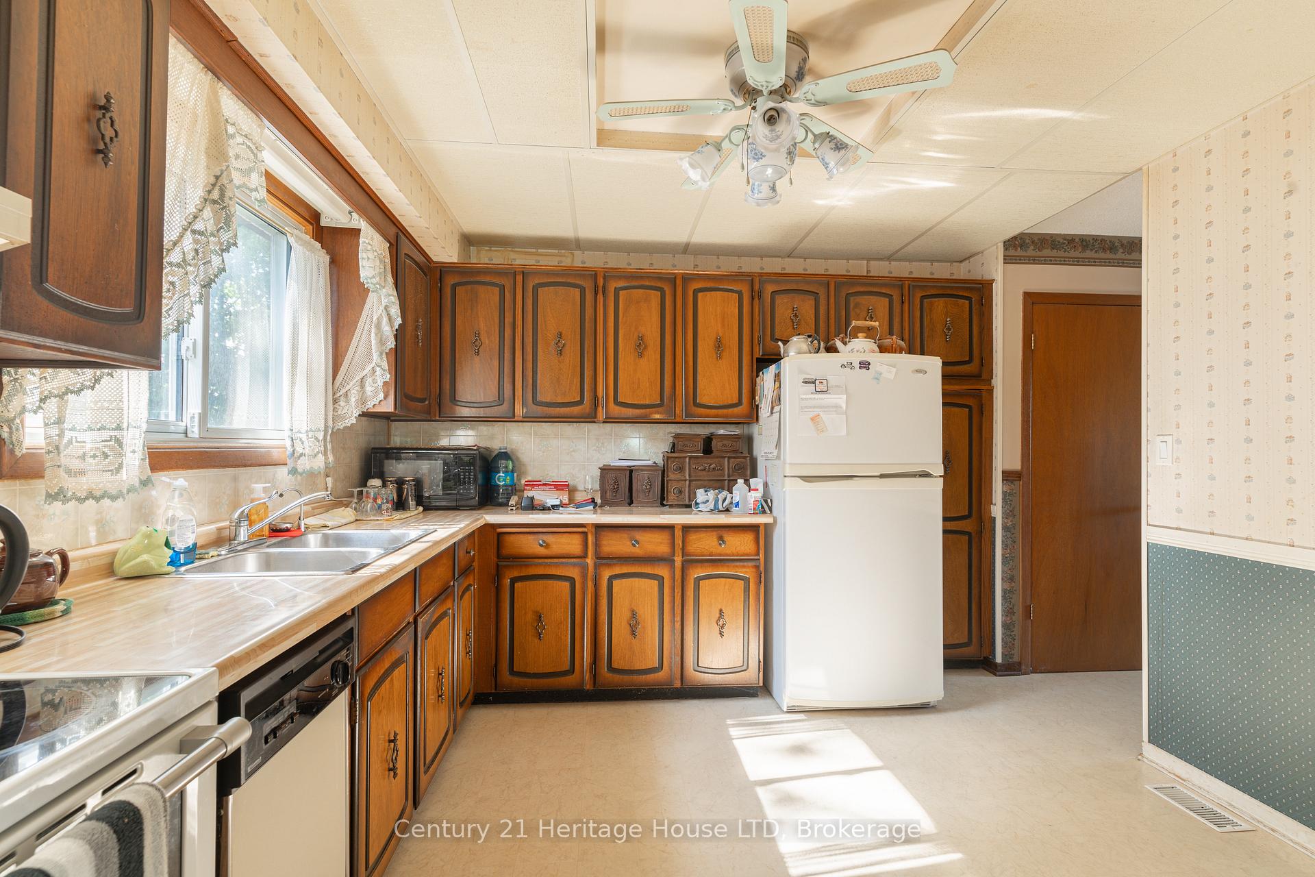 Photo 16 of 130 St Davids Rd, St. Catharines, Burleigh Hill — HOMEH
