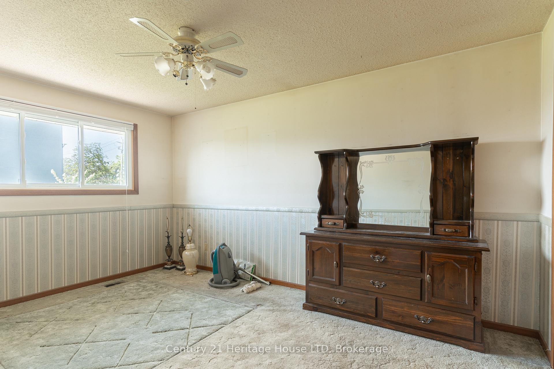 Photo 17 of 130 St Davids Rd, St. Catharines, Burleigh Hill — HOMEH