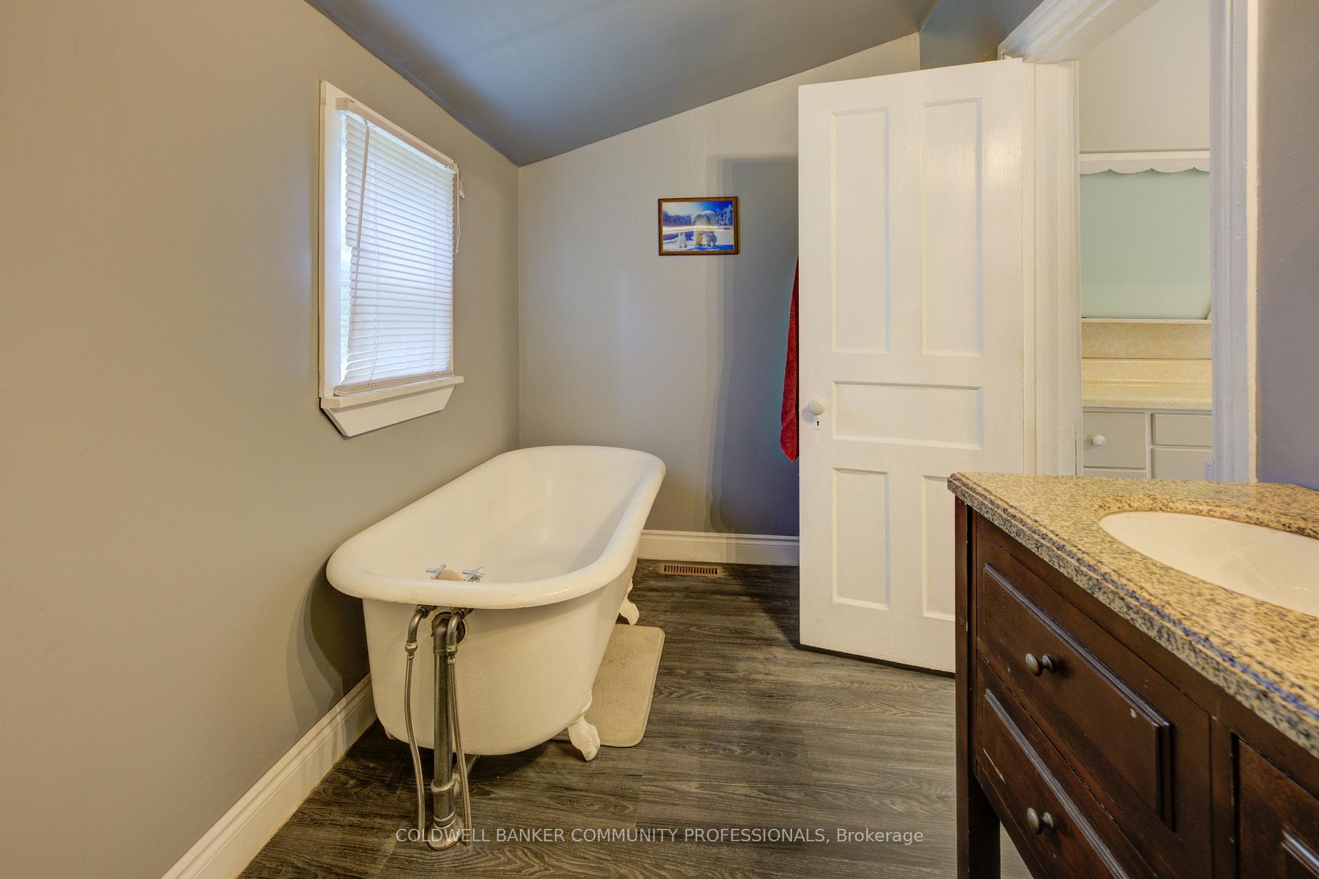 Photo 35 of 249 Charlton Avenue E, Hamilton, Corktown — HOMEH