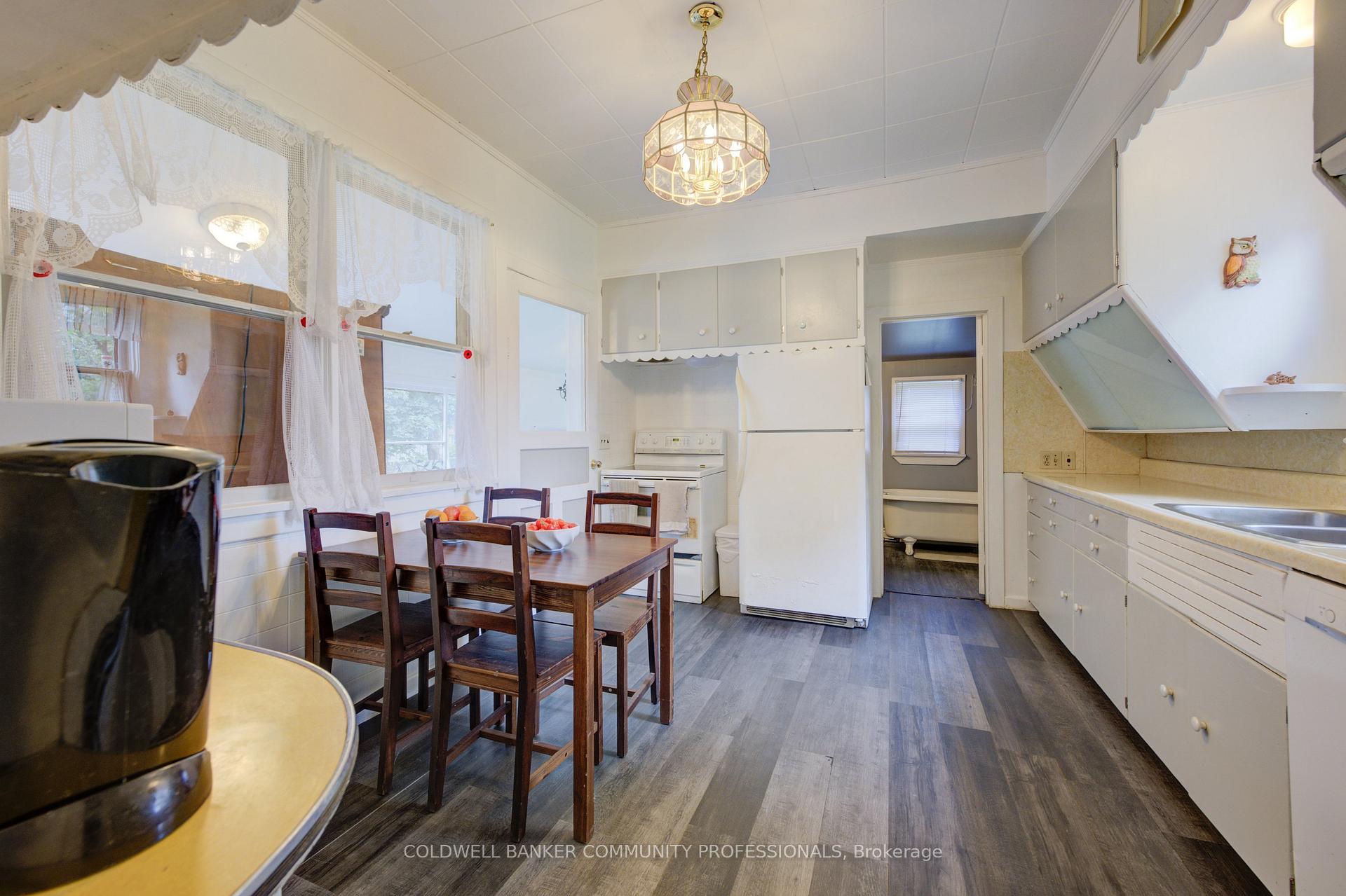 Photo 11 of 249 Charlton Avenue E, Hamilton, Corktown — HOMEH
