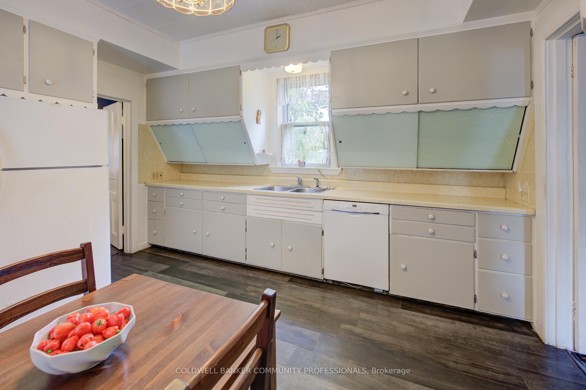 Photo 13 of 249 Charlton Avenue E, Hamilton, Corktown — HOMEH