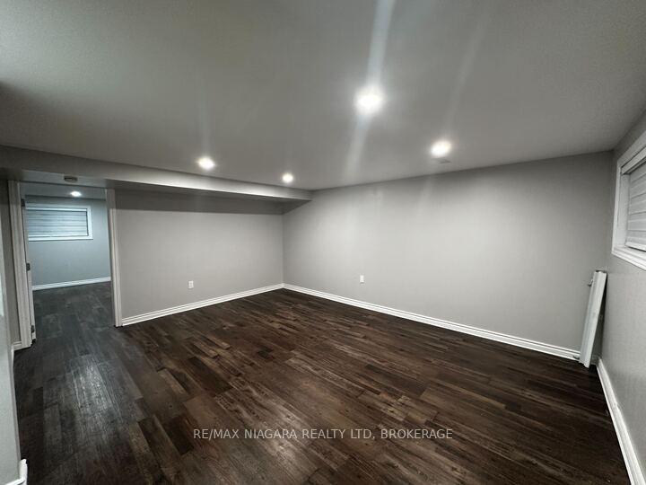 Photo 3 of 556 Lake Street, St. Catharines, Lakeport — HOMEH