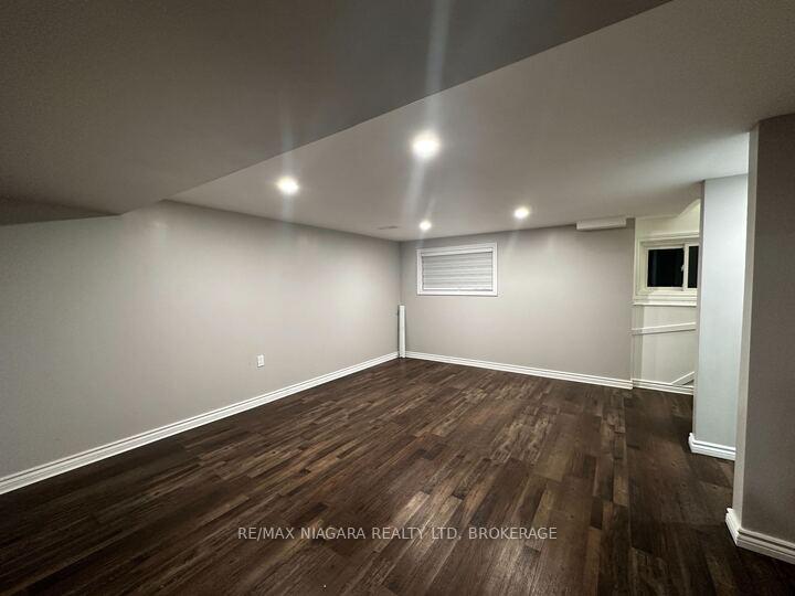 Photo 4 of 556 Lake Street, St. Catharines, Lakeport — HOMEH
