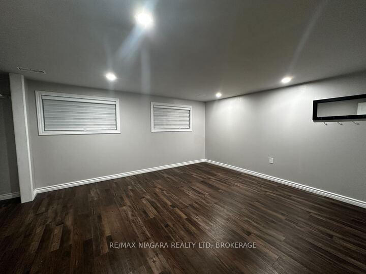 Photo 5 of 556 Lake Street, St. Catharines, Lakeport — HOMEH
