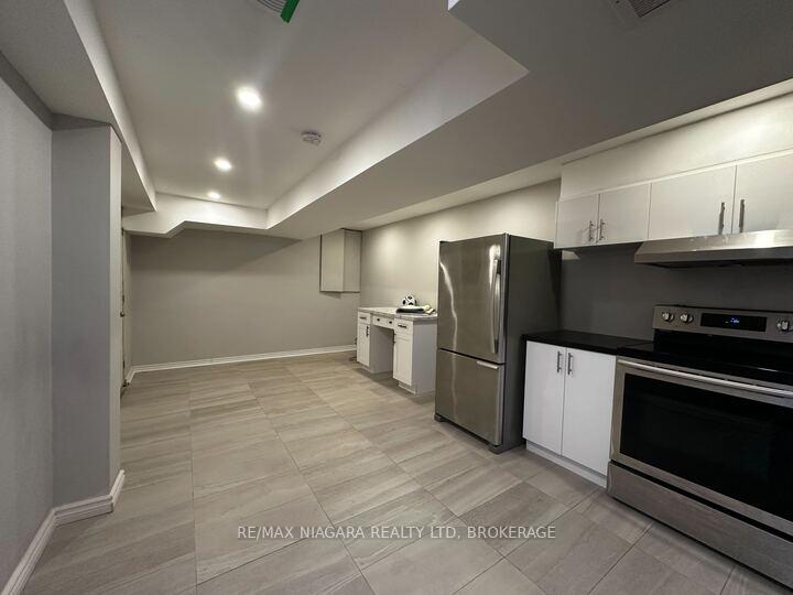 Photo 7 of 556 Lake Street, St. Catharines, Lakeport — HOMEH