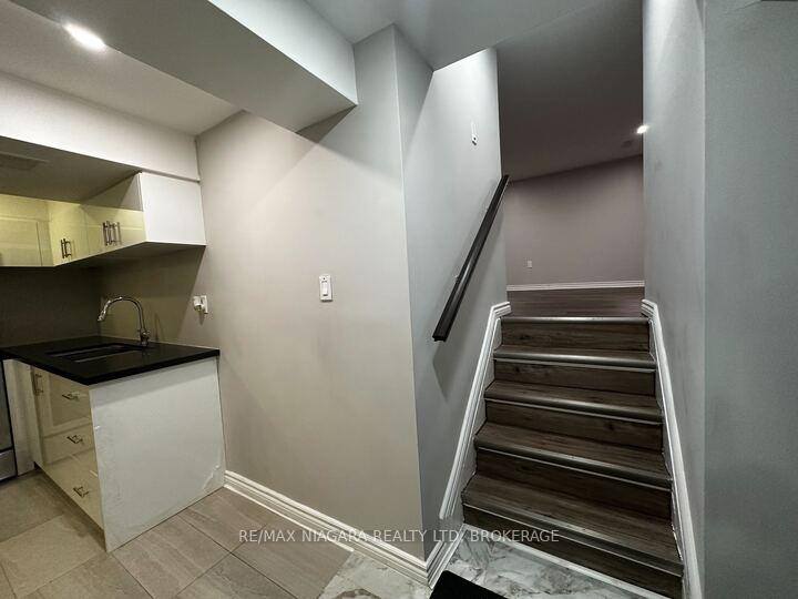 Photo 9 of 556 Lake Street, St. Catharines, Lakeport — HOMEH