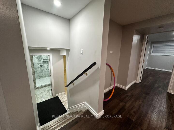 Photo 11 of 556 Lake Street, St. Catharines, Lakeport — HOMEH