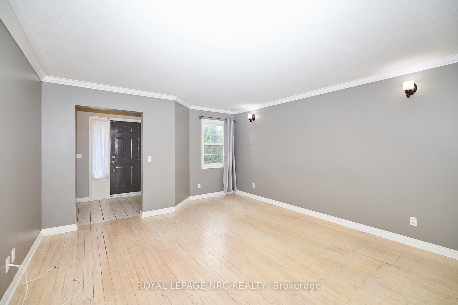 Photo 3 of 296A Pelham Road, St. Catharines, Rykert/Vansickle — HOMEH