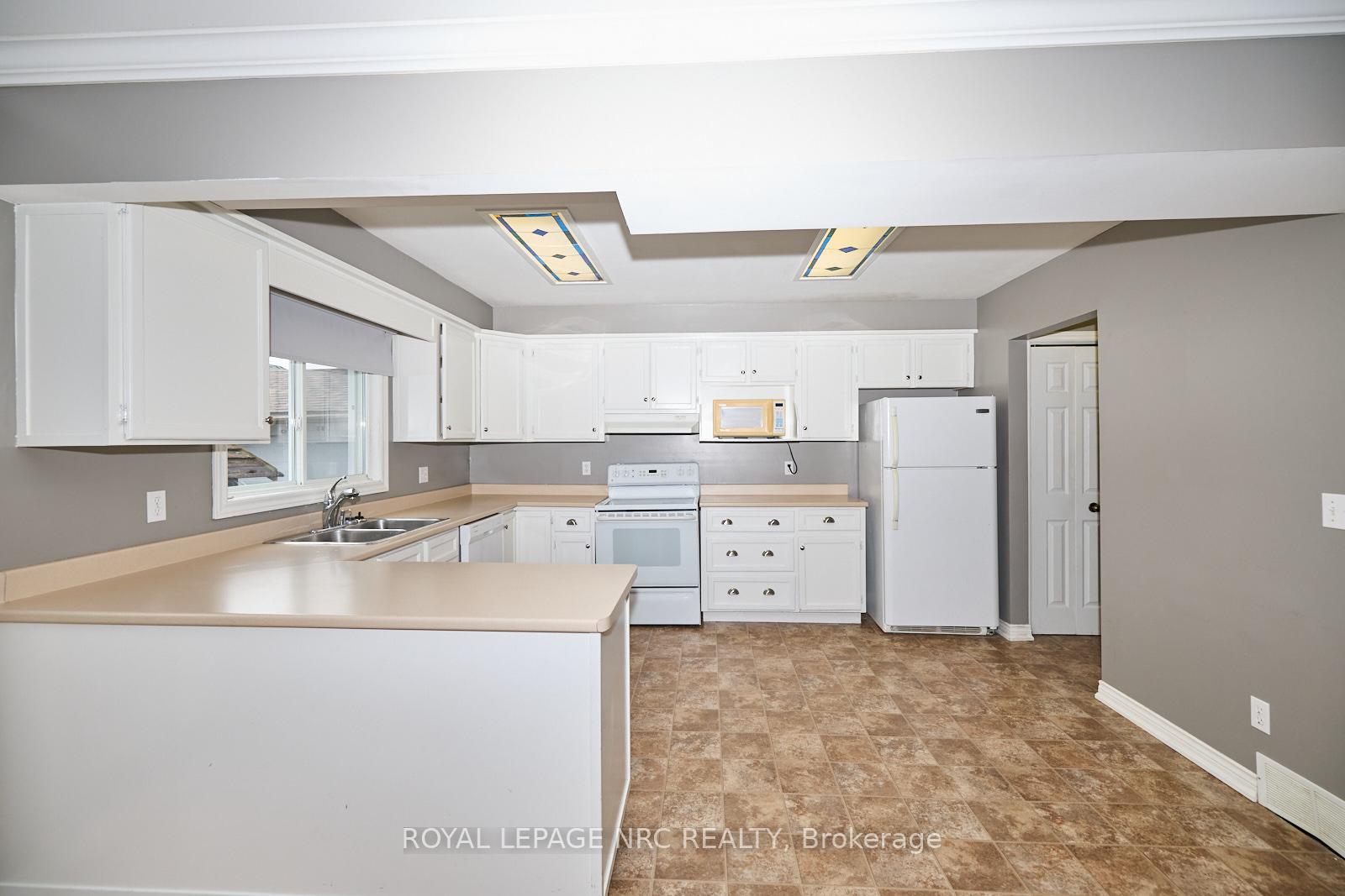 Photo 7 of 296A Pelham Road, St. Catharines, Rykert/Vansickle — HOMEH