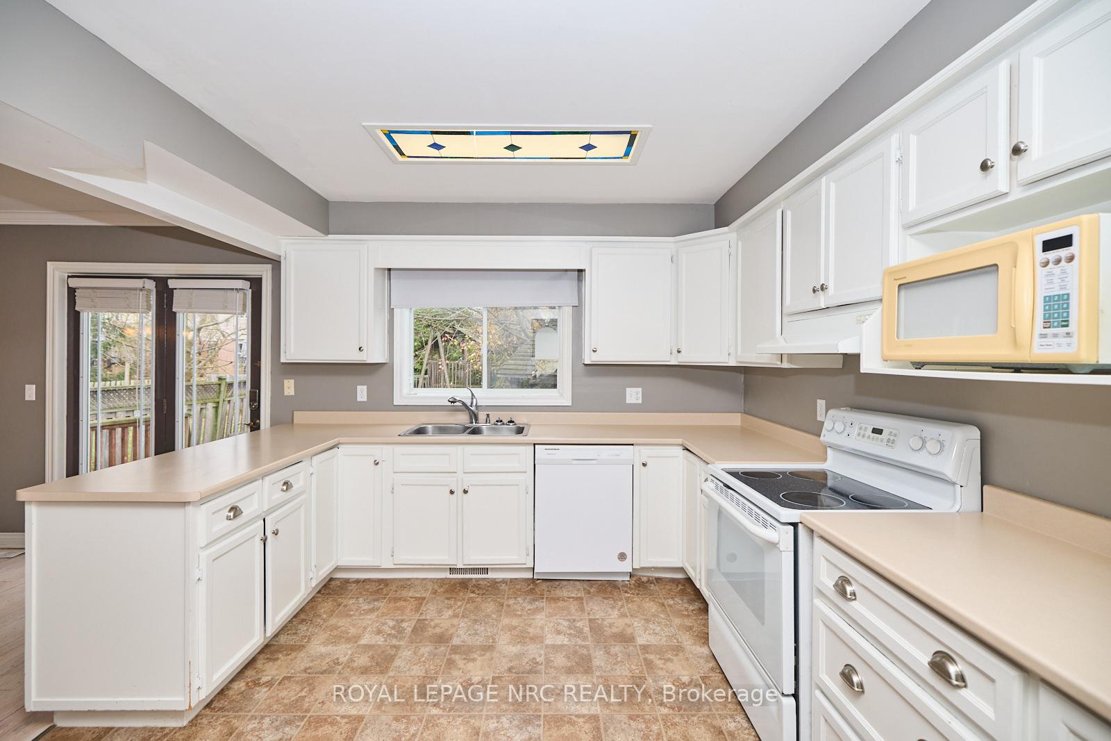 Photo 8 of 296A Pelham Road, St. Catharines, Rykert/Vansickle — HOMEH