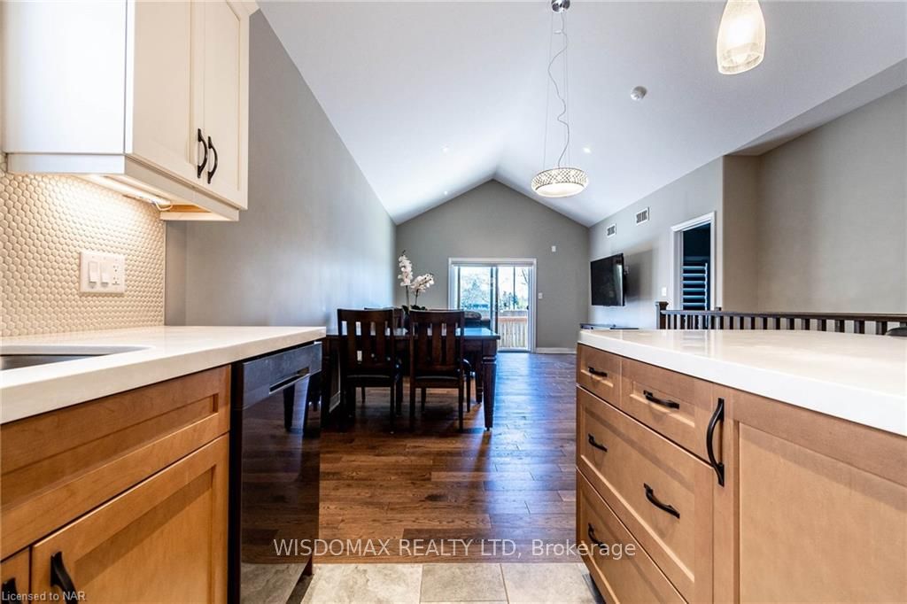 Photo 14 of 8 Berkshire Drive, St. Catharines, Carlton/Bunting — HOMEH