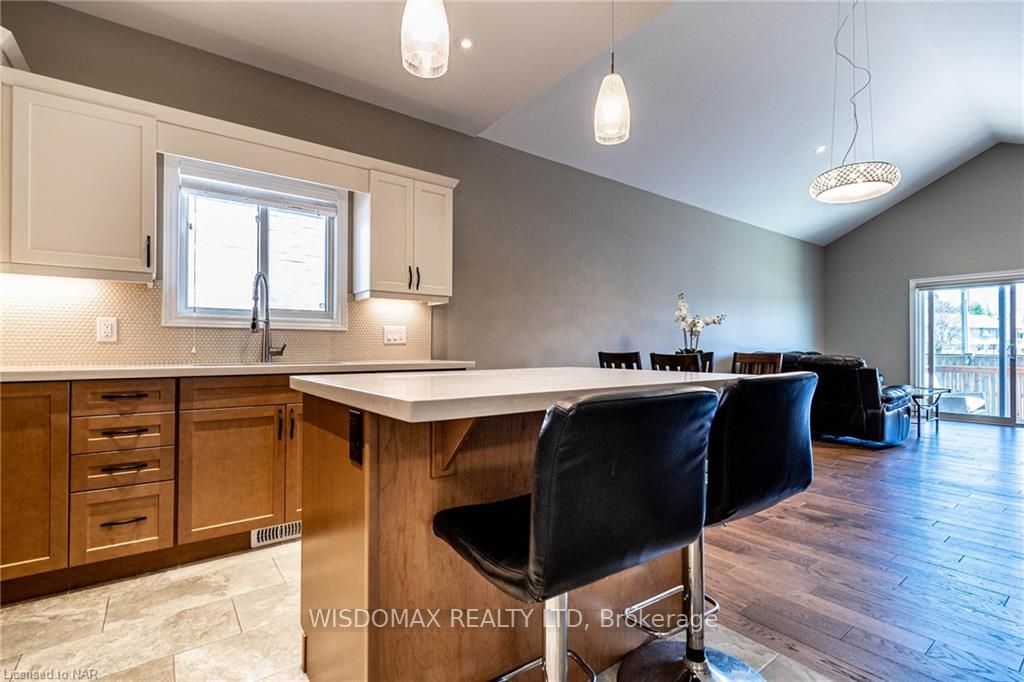 Photo 12 of 8 Berkshire Drive, St. Catharines, Carlton/Bunting — HOMEH