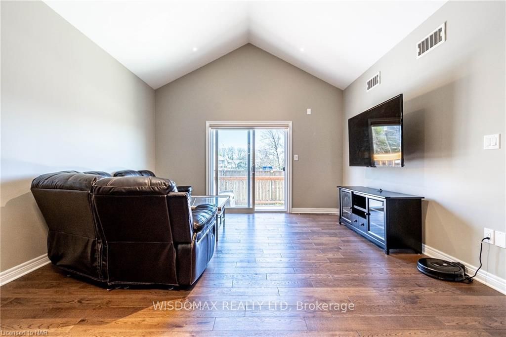Photo 18 of 8 Berkshire Drive, St. Catharines, Carlton/Bunting — HOMEH