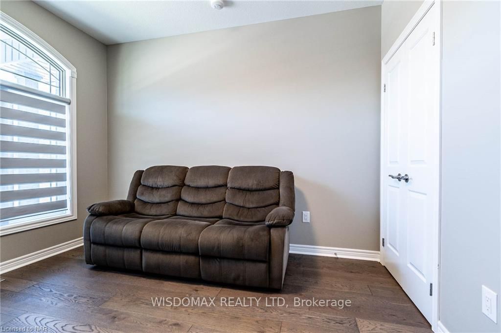 Photo 4 of 8 Berkshire Drive, St. Catharines, Carlton/Bunting — HOMEH